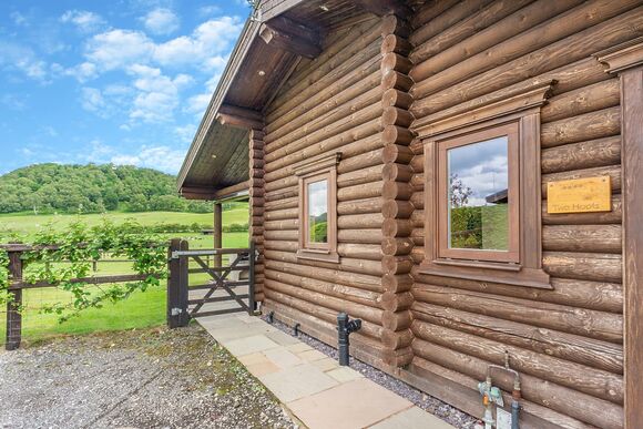Two Hoots - Kitty&rsquo;s View Country Lodges, Broxton, Nr Chester