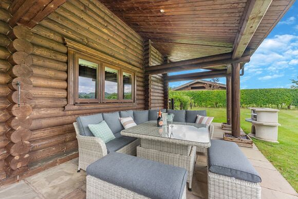 Two Hoots - Kitty&rsquo;s View Country Lodges, Broxton, Nr Chester