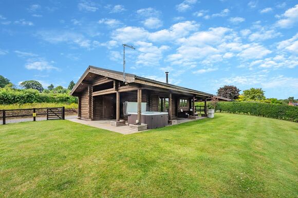 Pheasants Run - Kitty&rsquo;s View Country Lodges, Broxton, Nr Chester