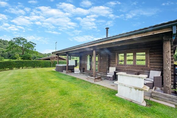 Pheasants Run - Kitty&rsquo;s View Country Lodges, Broxton, Nr Chester