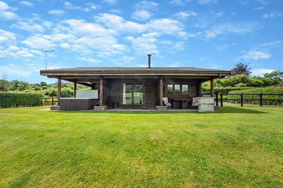 Pheasants Run - Kitty&rsquo;s View Country Lodges, Broxton, Nr Chester