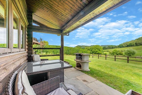 Pheasants Run - Kitty&rsquo;s View Country Lodges, Broxton, Nr Chester