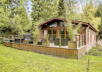 Sparrows Nest - Ladera Retreat Lodges, Eaton, Congleton