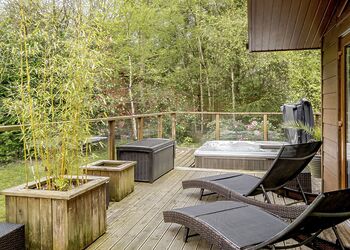 Sparrows Nest - Ladera Retreat Lodges, Eaton, Congleton