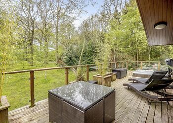Sparrows Nest - Ladera Retreat Lodges, Eaton, Congleton
