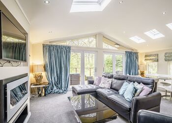 Sparrows Nest - Ladera Retreat Lodges, Eaton, Congleton