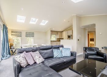 Sparrows Nest - Ladera Retreat Lodges, Eaton, Congleton