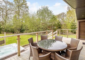 Ladera Luxury Lodge 3 - Ladera Retreat Lodges, Eaton, Congleton