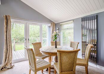 Ladera Luxury Lodge 3 - Ladera Retreat Lodges, Eaton, Congleton