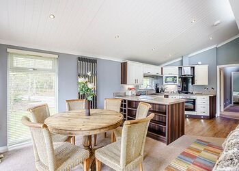 Ladera Luxury Lodge 3 - Ladera Retreat Lodges, Eaton, Congleton