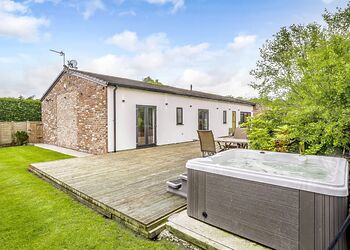 The Stables Retreat - Ladera Retreat Lodges, Eaton, Congleton