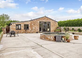 The Stables Retreat - Ladera Retreat Lodges, Eaton, Congleton