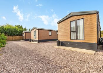 Lake View - Ladera Retreat Lodges, Eaton, Congleton