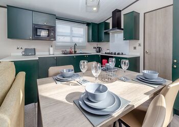 Lake View - Ladera Retreat Lodges, Eaton, Congleton