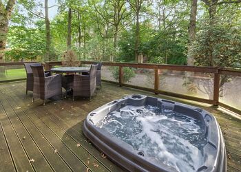 The Woodlands Retreat - Ladera Retreat Lodges, Eaton, Congleton