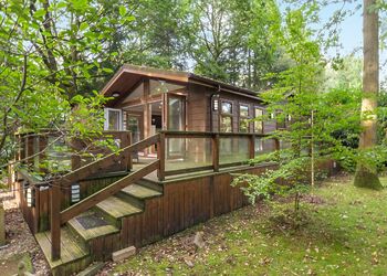The Woodlands Retreat - Ladera Retreat Lodges, Eaton, Congleton