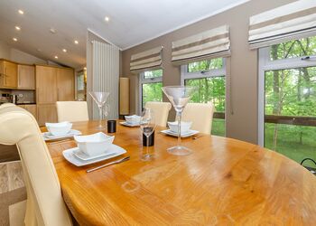 The Woodlands Retreat - Ladera Retreat Lodges, Eaton, Congleton