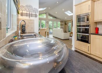 The Woodlands Retreat - Ladera Retreat Lodges, Eaton, Congleton