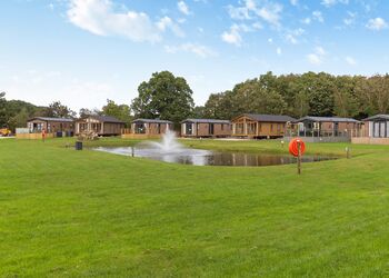 The Riverside - Ladera Retreat Lodges, Eaton, Congleton