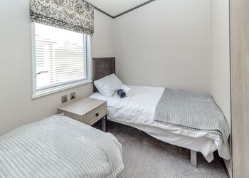 The Riverside - Ladera Retreat Lodges, Eaton, Congleton