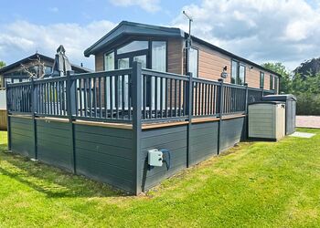 The Lakeland - Ladera Retreat Lodges, Eaton, Congleton