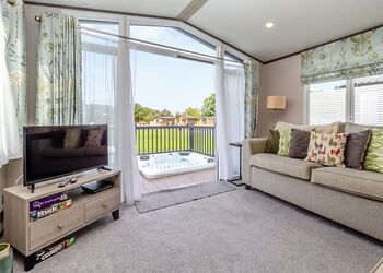 The Lakeland - Ladera Retreat Lodges, Eaton, Congleton