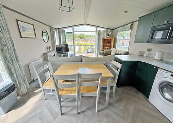 The Lakeland - Ladera Retreat Lodges, Eaton, Congleton