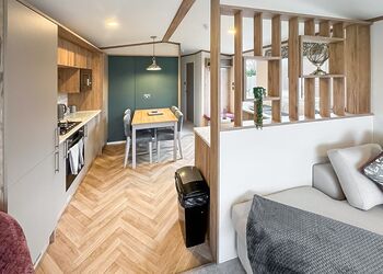 Oak Tree - Ladera Retreat Lodges, Eaton, Congleton