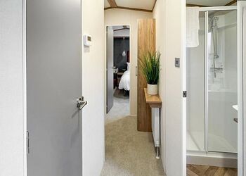 Oak Tree - Ladera Retreat Lodges, Eaton, Congleton