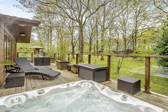 Sparrows Nest - Ladera Retreat Lodges, Eaton, Congleton