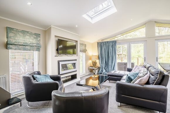 Sparrows Nest - Ladera Retreat Lodges, Eaton, Congleton