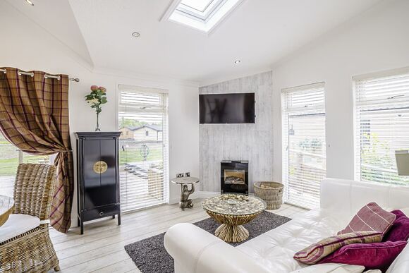 Aspen Views - Ladera Retreat Lodges, Eaton, Congleton