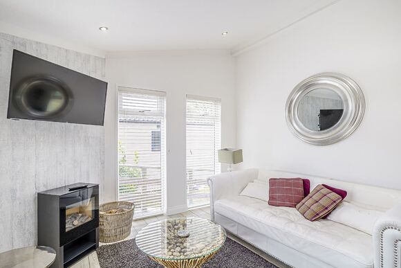 Aspen Views - Ladera Retreat Lodges, Eaton, Congleton