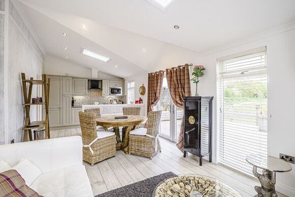 Aspen Views - Ladera Retreat Lodges, Eaton, Congleton