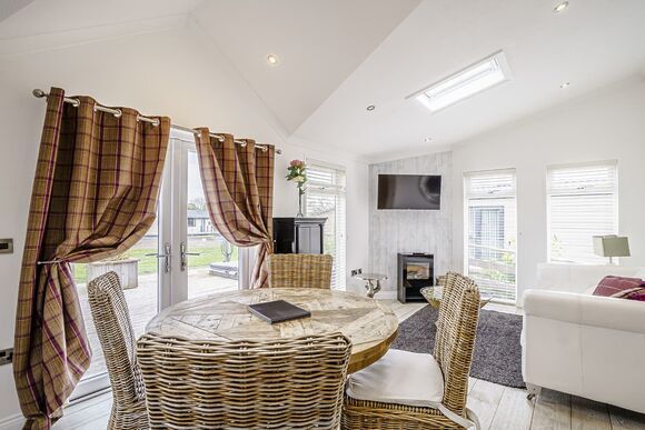 Aspen Views - Ladera Retreat Lodges, Eaton, Congleton