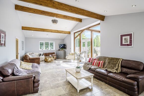 The Stables Retreat - Ladera Retreat Lodges, Eaton, Congleton