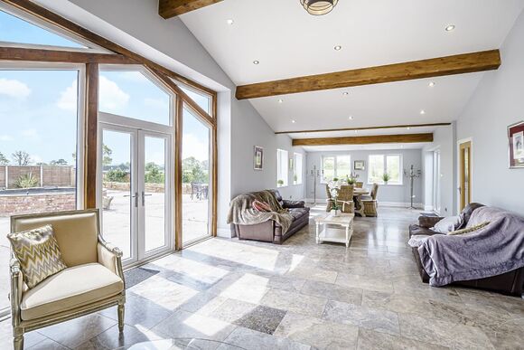 The Stables Retreat - Ladera Retreat Lodges, Eaton, Congleton