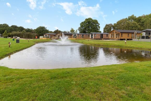 Lake View - Ladera Retreat Lodges, Eaton, Congleton