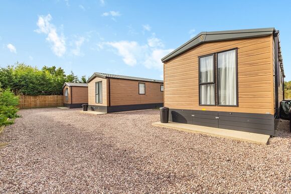 Lake View - Ladera Retreat Lodges, Eaton, Congleton