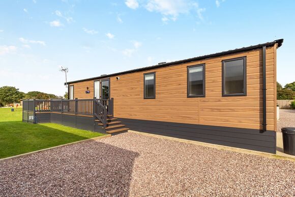 Lake View - Ladera Retreat Lodges, Eaton, Congleton