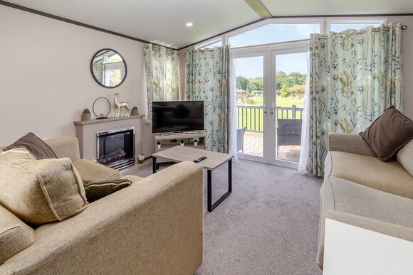 Lake View - Ladera Retreat Lodges, Eaton, Congleton