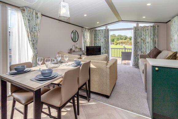 Lake View - Ladera Retreat Lodges, Eaton, Congleton