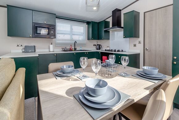 Lake View - Ladera Retreat Lodges, Eaton, Congleton