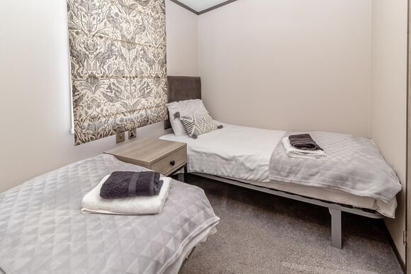 Lake View - Ladera Retreat Lodges, Eaton, Congleton