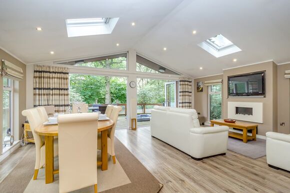 The Woodlands Retreat - Ladera Retreat Lodges, Eaton, Congleton