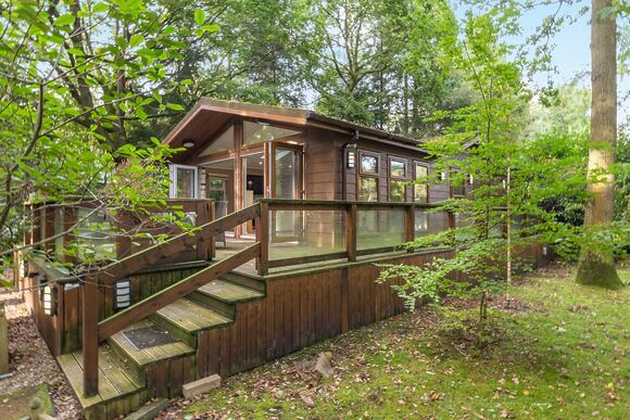 The Woodlands Retreat - Ladera Retreat Lodges, Eaton, Congleton