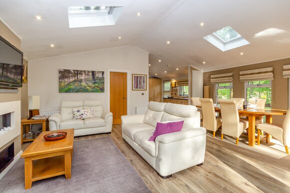 The Woodlands Retreat - Ladera Retreat Lodges, Eaton, Congleton