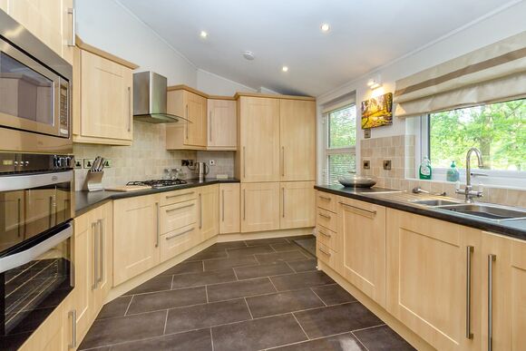 The Woodlands Retreat - Ladera Retreat Lodges, Eaton, Congleton