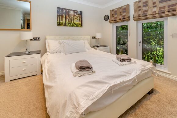 The Woodlands Retreat - Ladera Retreat Lodges, Eaton, Congleton