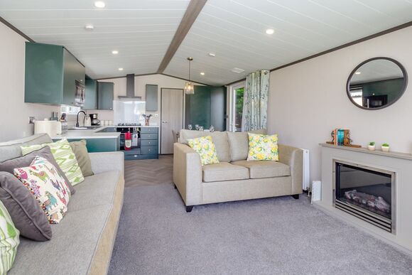 The Riverside - Ladera Retreat Lodges, Eaton, Congleton